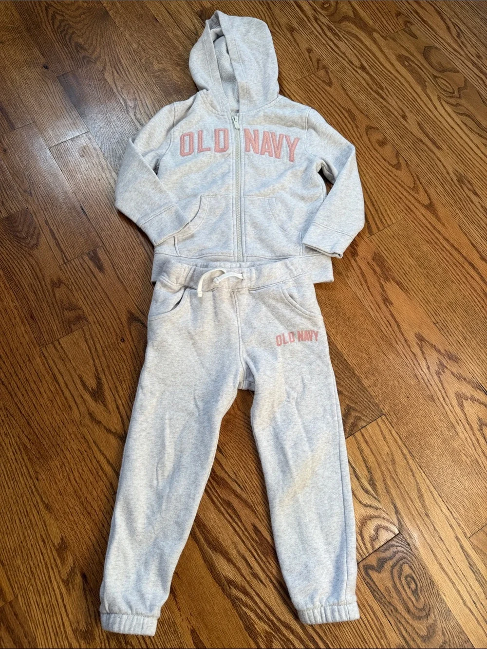 Girl’s Old Navy Matching Sweatsuit. Size 4T. Like New Condition.